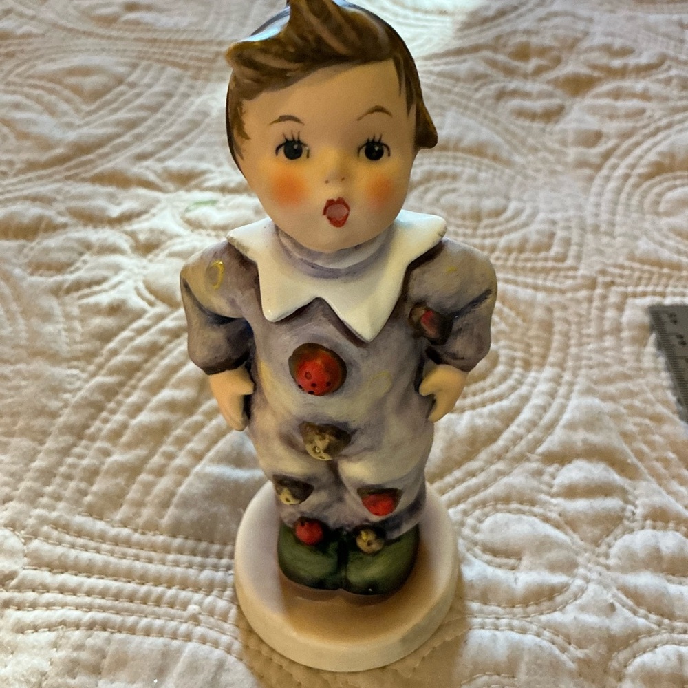 Goebel  MI Hummel  Clown Figurine with Colorful Accents